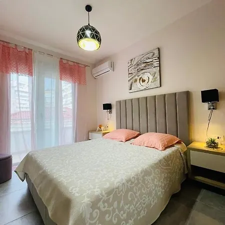 Clara * Sarande